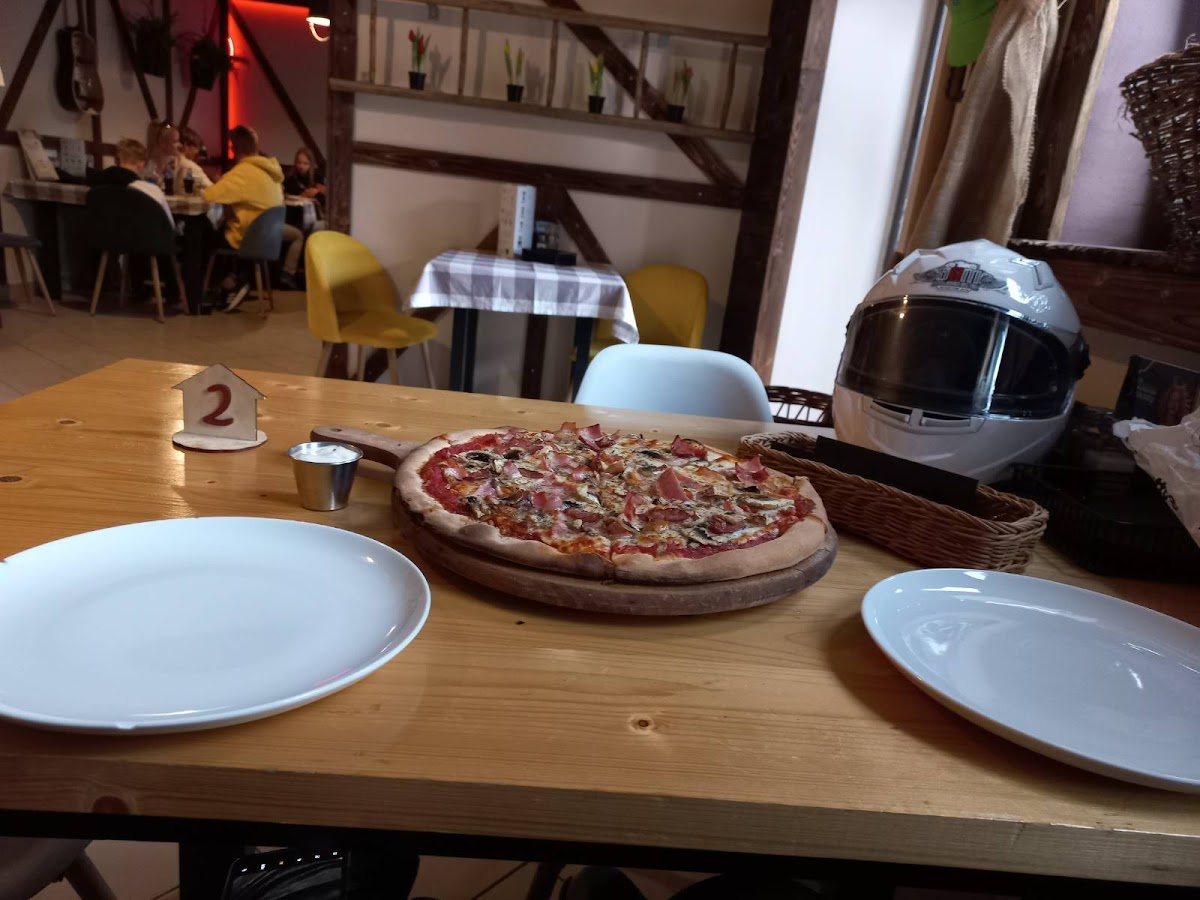 Kurna Chata Lesko Pizzeria&pub-10